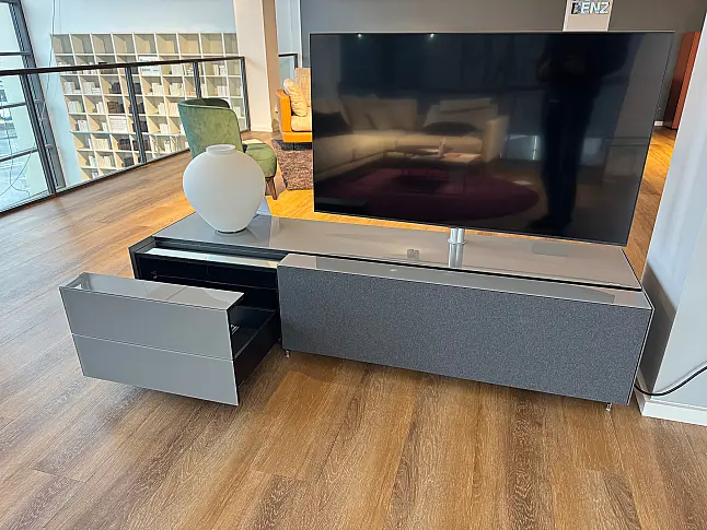 Lowboard „Cocoon“ von Spectral – Sonderanfertigung – Seitenverglasung