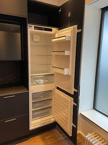 Extravagante Designzeile mit erlesenen Materialien wie Keramik - Holz - Glas - Kupfer - Leder - HPL