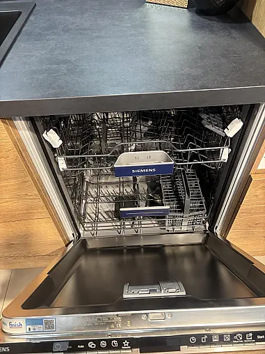 Moderne L Küche in Alteiche Natur mit Siemens Geräten