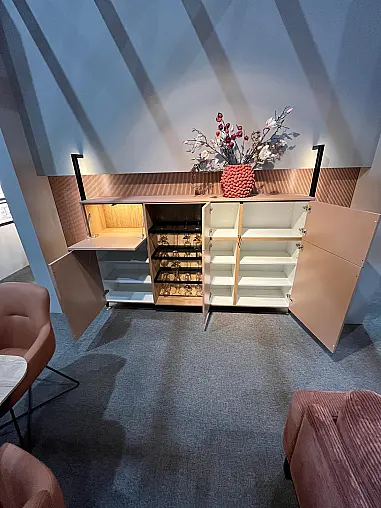 Exklusives Wohnzimmer und Esszimmer inklusive ausziehbarem Tisch - inklusive 6 drehbare Armlehnstühle - Sideboard mit Backlight Stollen -  LED-Backlight Stollenregal mit Wohnwand kombiniert - Messestück - sofort verfügbar!