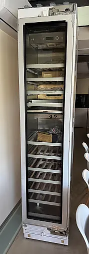 Vollintegrierbarer Weinkühlschrank