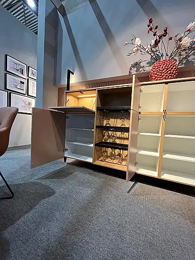 Exklusives Wohnzimmer und Esszimmer inklusive ausziehbarem Tisch - inklusive 6 drehbare Armlehnstühle - Sideboard mit Backlight Stollen -  LED-Backlight Stollenregal mit Wohnwand kombiniert - Messestück - sofort verfügbar!