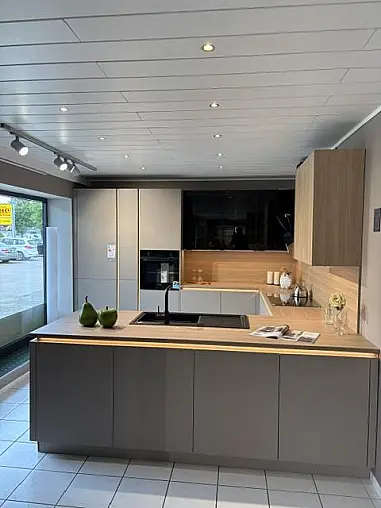 Stylische U-Form im Farbton Lava (Sandfarbton)