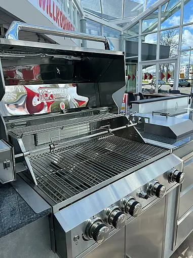 Outdoor Gartenküche mit Grill – Perfekt für Sommerabende und Geselligkeit