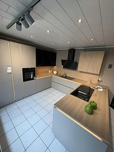 Stylische U-Form im Farbton Lava (Sandfarbton)
