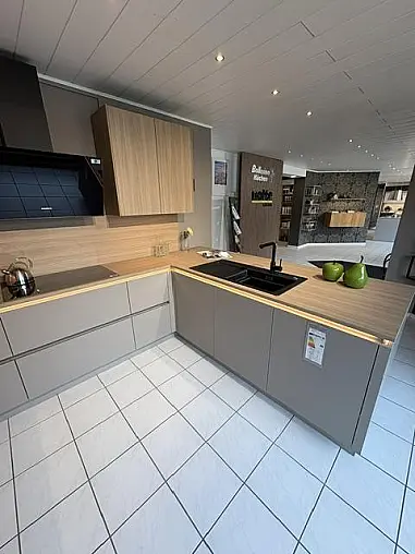 Stylische U-Form im Farbton Lava (Sandfarbton)