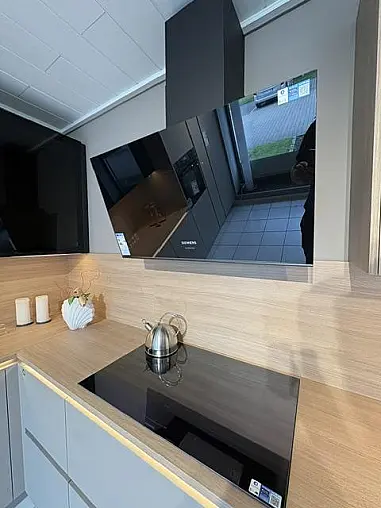 Stylische U-Form im Farbton Lava (Sandfarbton)