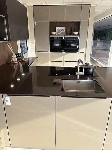 Concept130  in Champagner und Braun metallic inkl. Siemens Studioline