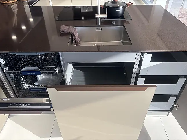 Concept130  in Champagner und Braun metallic inkl. Siemens Studioline