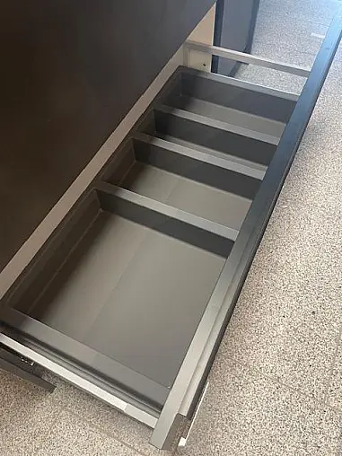 Hochwertige Lack Küche in Stahl dunkel