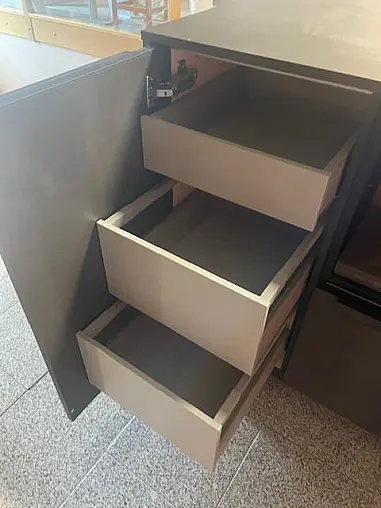 Hochwertige Lack Küche in Stahl dunkel