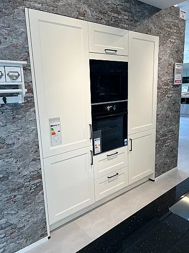 Landhausküche mit Naturstein Galaxy Black
