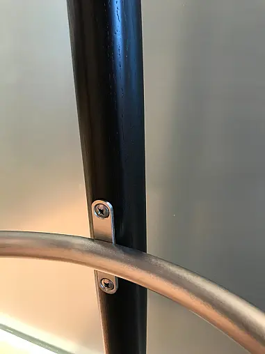 2x Schwarze Barhocker mit Ledersitz