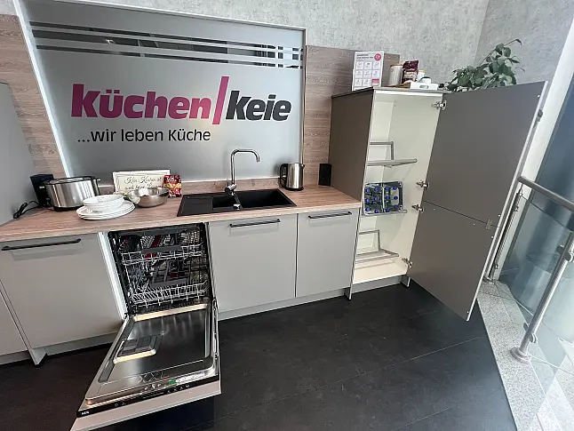 Moderne Küche mit Insel