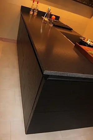 ONE-LINE: Eleganz mit Echt-Stein-Fronten und Granit