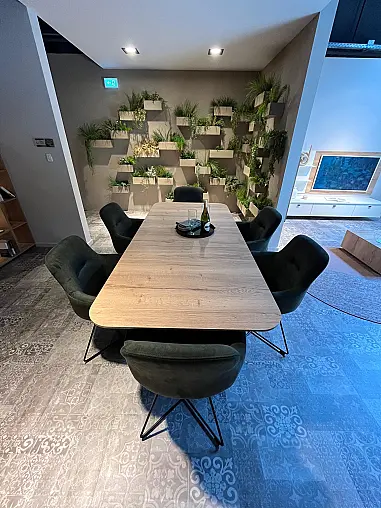 Exklusive Schrank / Regalwand mit Nische inkl. Weinkühlschrank inkl. Tisch und Stühle