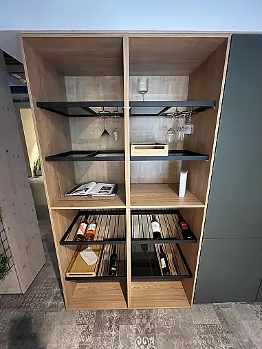 Exklusive Schrank / Regalwand mit Nische inkl. Weinkühlschrank inkl. Tisch und Stühle