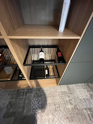 Exklusive Schrank / Regalwand mit Nische inkl. Weinkühlschrank inkl. Tisch und Stühle
