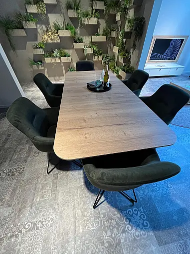 Exklusive Schrank / Regalwand mit Nische inkl. Weinkühlschrank inkl. Tisch und Stühle