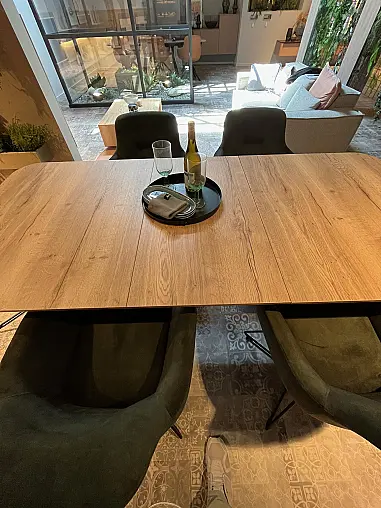 Exklusive Schrank / Regalwand mit Nische inkl. Weinkühlschrank inkl. Tisch und Stühle