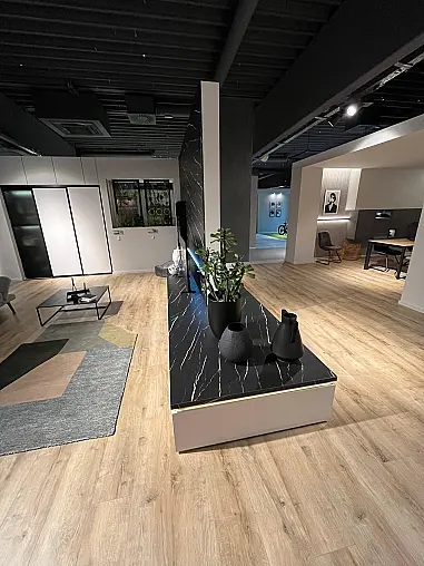 Exklusive Anbauwand / Wohnwand / Mediawand - 2 Seiten - Viel LED-Beleuchtung - Sign-Emotion Vitrinen - Rückwände inkl.
