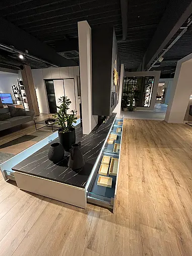 Exklusive Anbauwand / Wohnwand / Mediawand - 2 Seiten - Viel LED-Beleuchtung - Sign-Emotion Vitrinen - Rückwände inkl.
