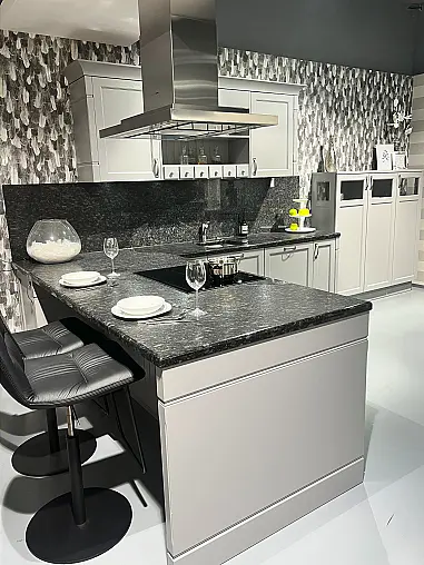 Großzügiges Küchendesign mit integrierter Theke