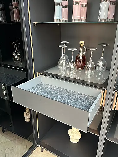 Design-Vitrinenschränke mit LED-Wandregal
