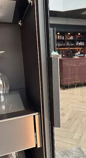 Design-Vitrinenschränke mit LED-Wandregal