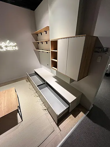Exklusive Anbauwand / Mediawand mit Couchtisch - Facettenborde und LED-Beleuchtung