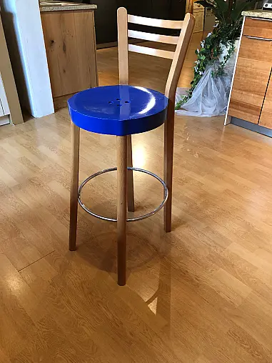 Sehr schöner und hochwertiger Barhocker in Blau mit Buche kombiniert