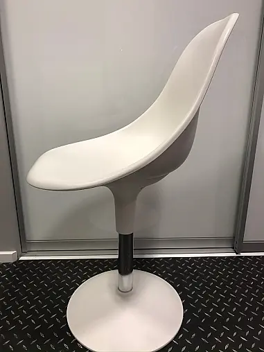 Schöner weiß geschwunger Stuhl - höhenverstellbar - Reduzierte Preise!