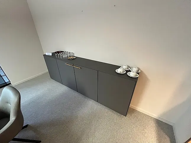 Exklusiver Besprechungsraum / Konferenzraum - luxuriöses Messestück - fantastische Glasschränke - viel LED Beleuchtung - sofort verfügbar