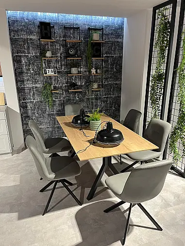 Exklusive Messeküche - inkl. Tisch und Stühle - LED-Nischenleuchten - Keramik-Arbeitsplatten - 2 Backöfen - Rückwandverkleidung mit Motiv