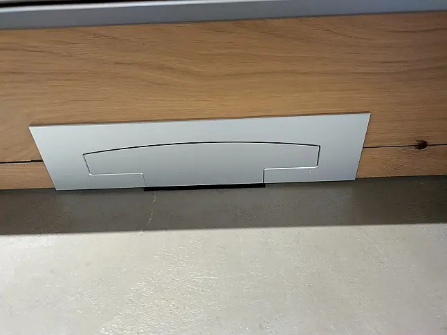 Moderne Kombination aus Altholz und Beton