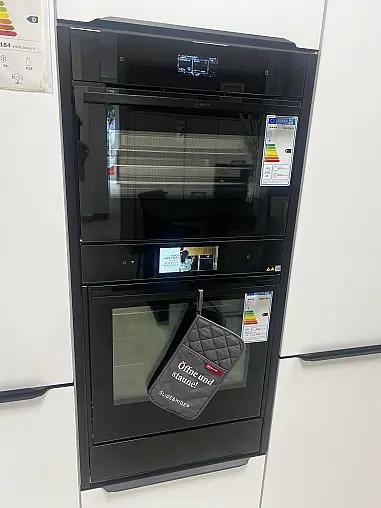 Große L - Küche mit Hightech - Geräten von Neff inkl. Dampfgarer und Keramikspüle