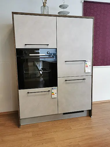Schöne moderne Inselküche
