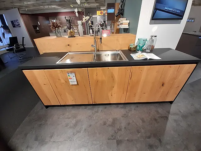 Moderne Designküche mit Insel  I  K109