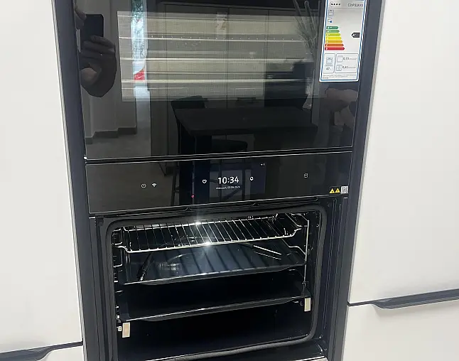 Große L - Küche mit Hightech - Geräten von Neff inkl. Dampfgarer und Keramikspüle