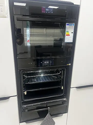 Große L - Küche mit Hightech - Geräten von Neff inkl. Dampfgarer und Keramikspüle