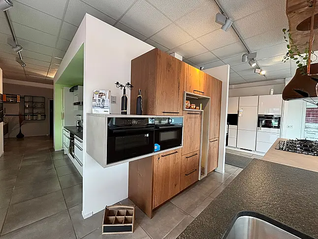 Sensationelle Nolte Portland/Legno mit gigantischer Insel und Granitmodul