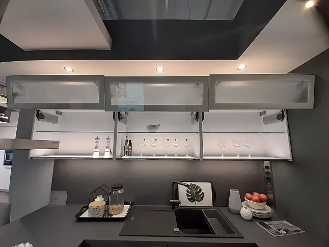 Moderne U-Küche mit angesetzter Insel  I  K045