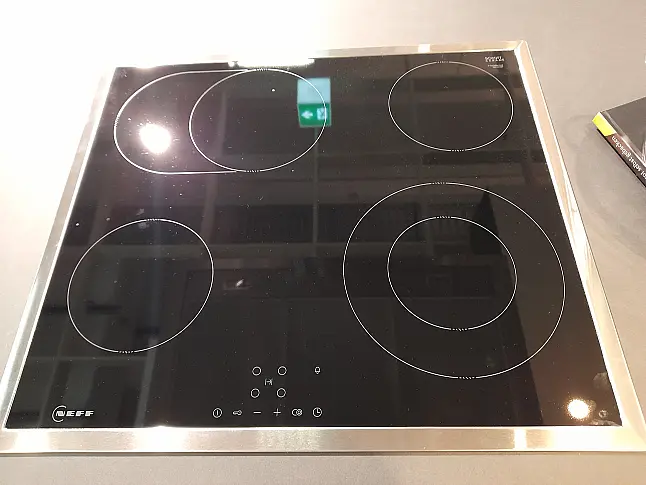 Moderne U-Küche mit angesetzter Insel  I  K045