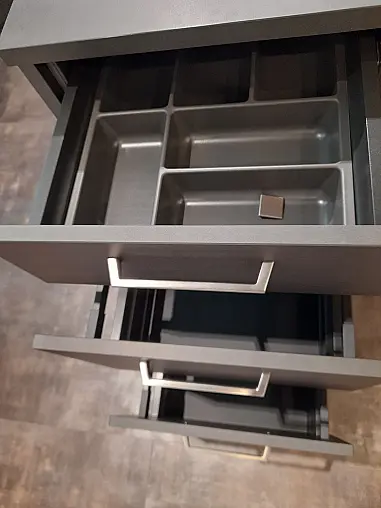 Moderne U-Küche mit angesetzter Insel  I  K045