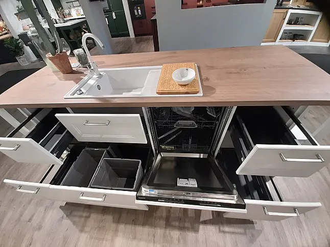 Moderne Landhausküche mit Insel  I  K122