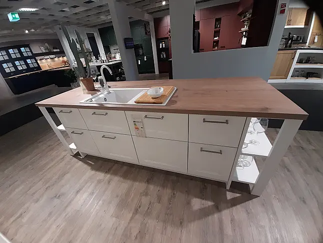 Moderne Landhausküche mit Insel  I  K122