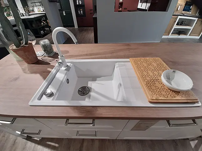 Moderne Landhausküche mit Insel  I  K122