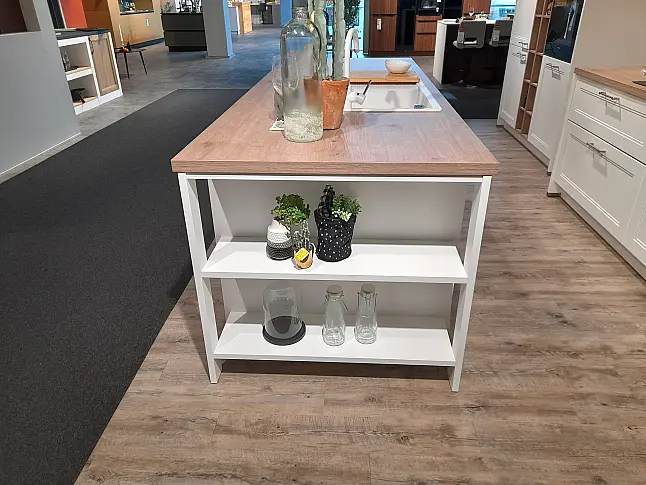 Moderne Landhausküche mit Insel  I  K122