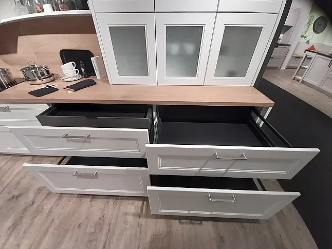 Moderne Landhausküche mit Insel  I  K122
