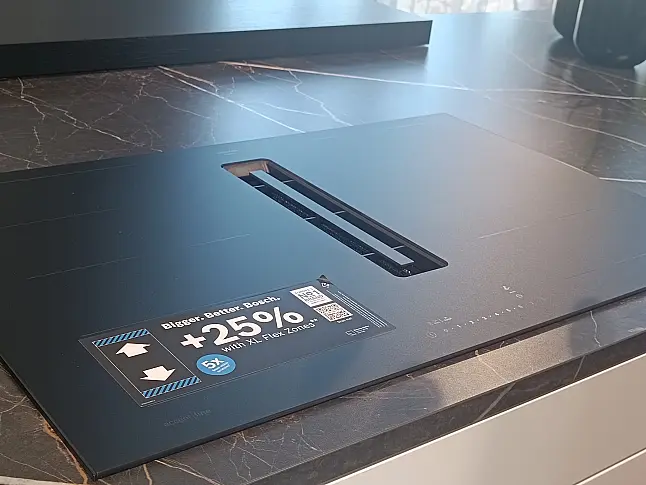 Charmante stylische Küche in Graphit UV Mattlack mit Kaffeeautomat, Wärmeschublade und Compactbackofen/W - Super reduziert, wir brauchen Platz!